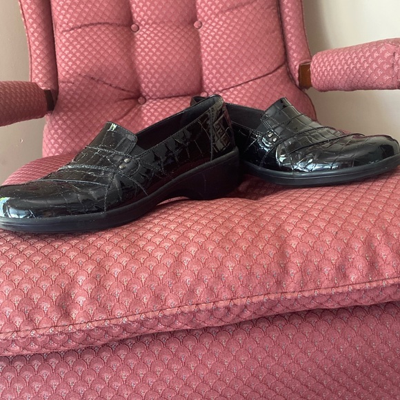 Collections by Clark Croco-patent leather wedge shoes. Gently Worn only twice. - Picture 3 of 4